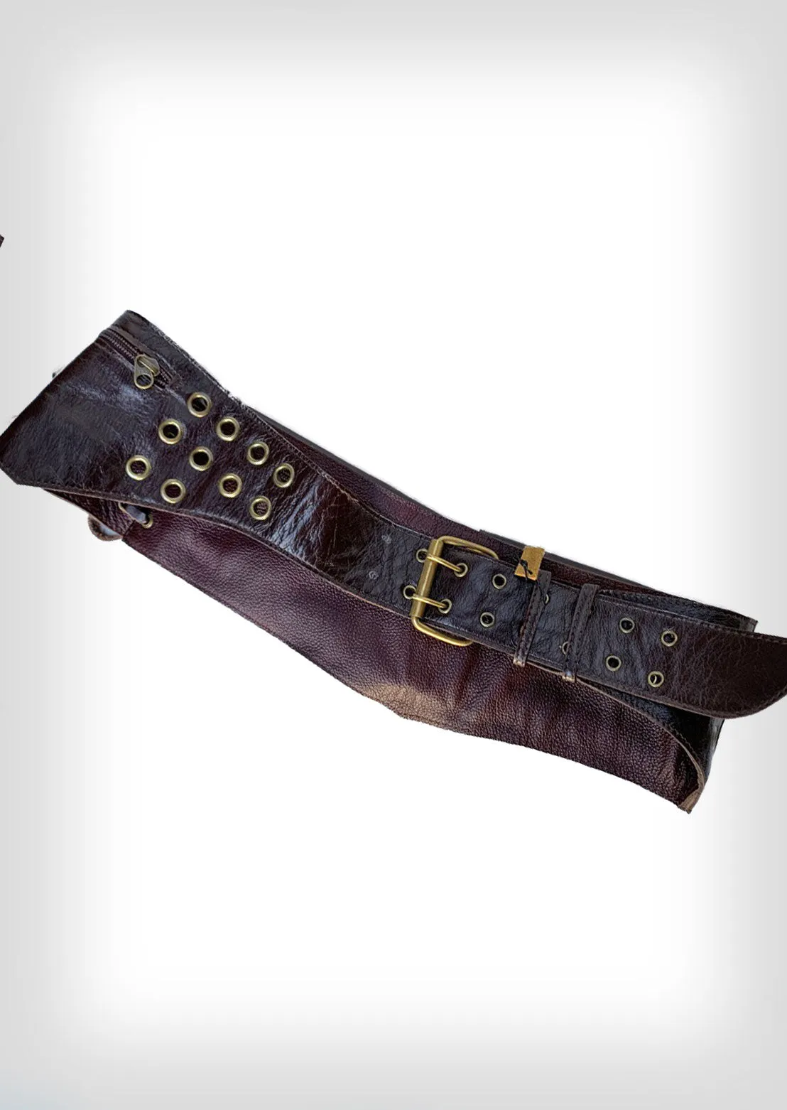 Aligned leather pocket belt