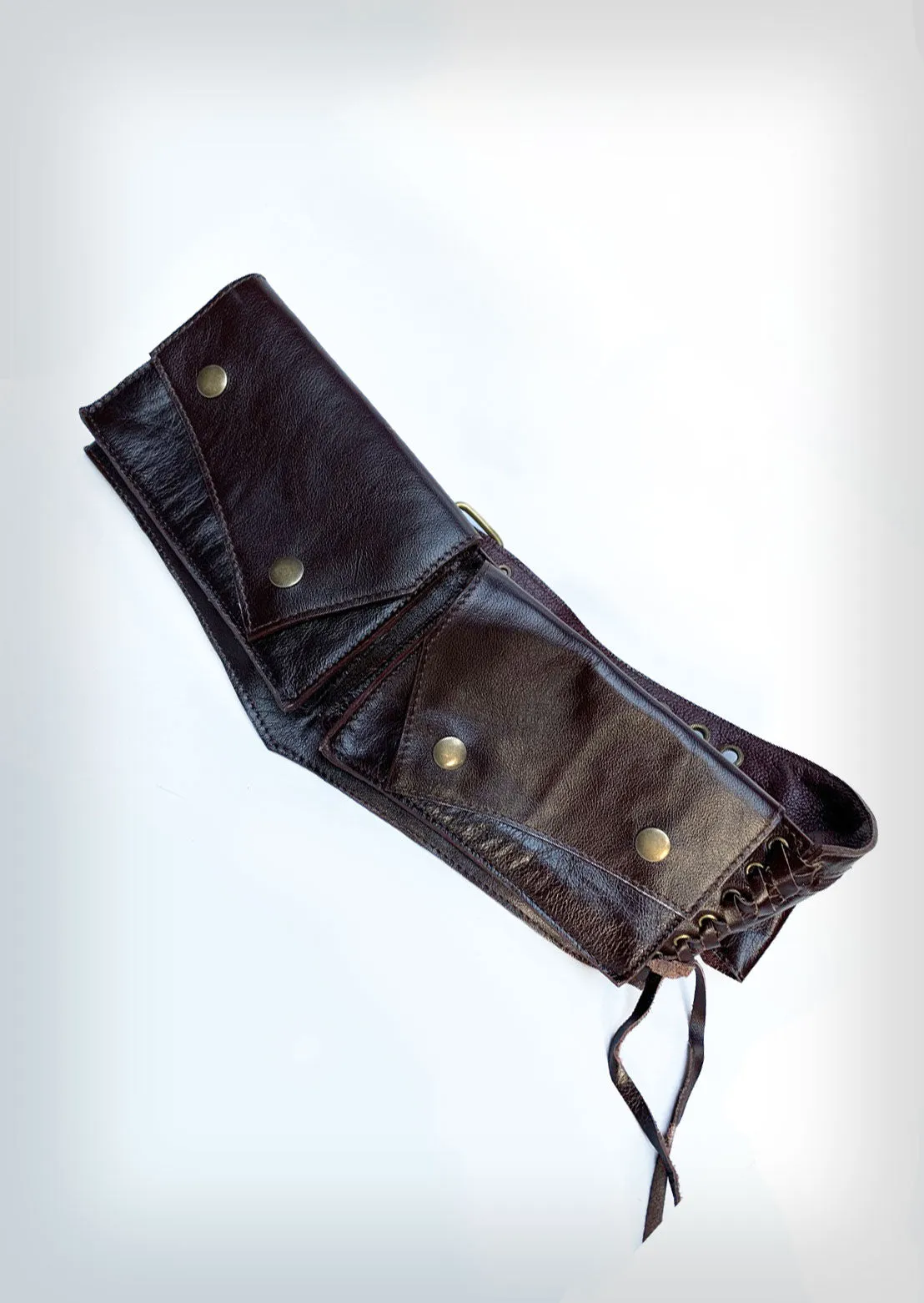 Aligned leather pocket belt