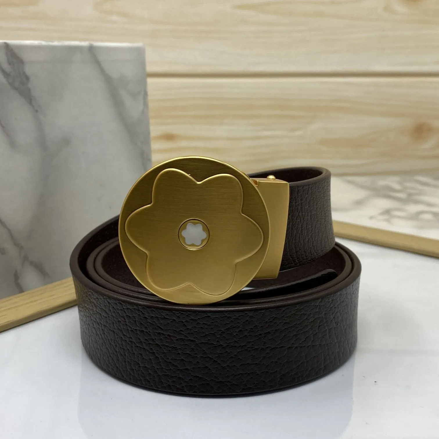 Flower Pattern Round Pin Buckle Leather Belt For Men-JonasParamount