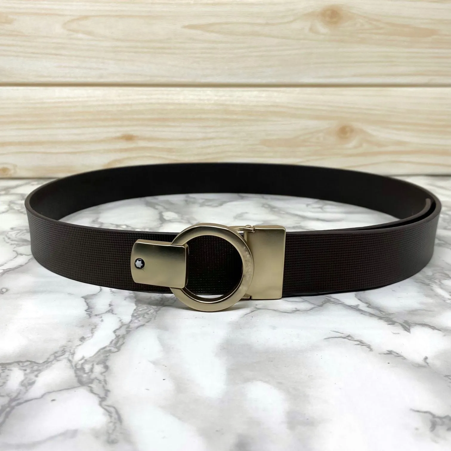 Round Lock Pattern Pressing Buckle With Leather Strap-JonasParamount