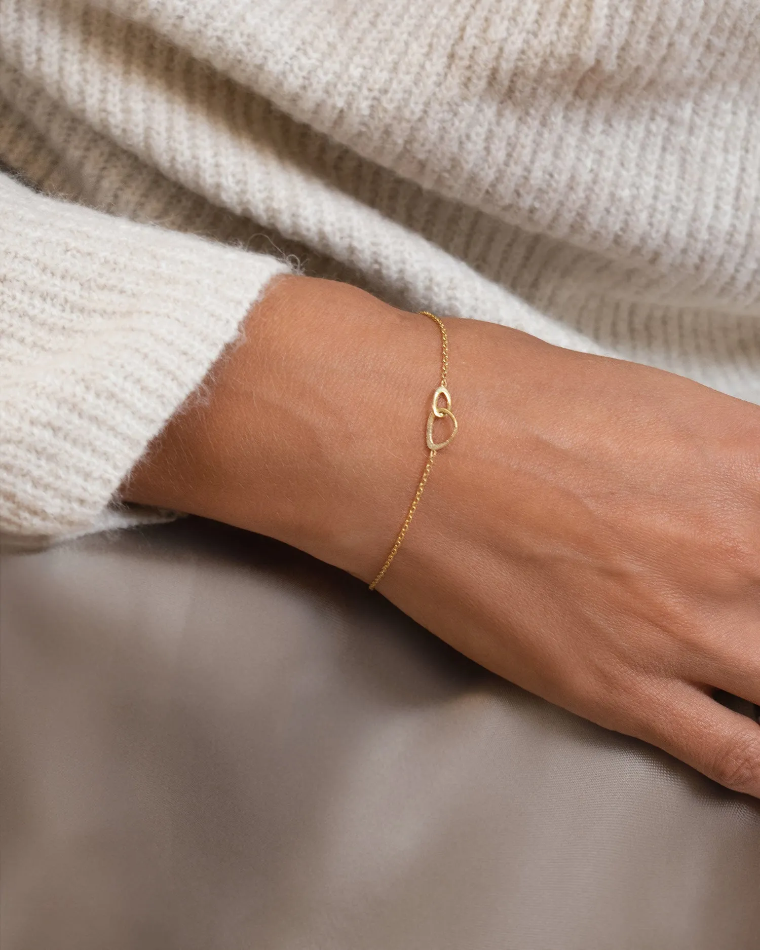 Together drop bracelet gold